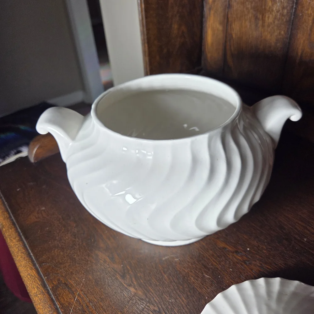 White Porcelain Covered Sugar Bowl with Swirl Motif